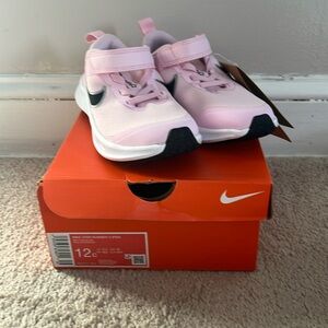 Girls Nike Star Runner Sneakers